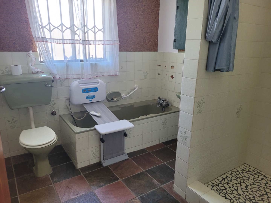 4 Bedroom Property for Sale in Bothasig Western Cape